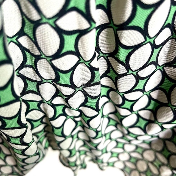 Max Studio Y2K green, black, & white geometric print stretchy mesh babydoll top - Picture 7 of 8